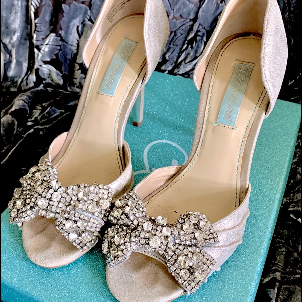 Betsey Johnson SB-Gown Sil-Metal High Heels 6.5